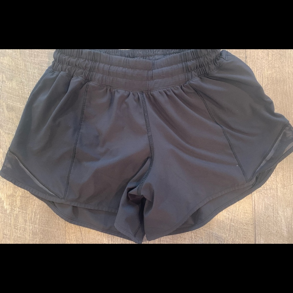 Lulu Lemon Hottie Hot shorts low rise 4” size 4 tall